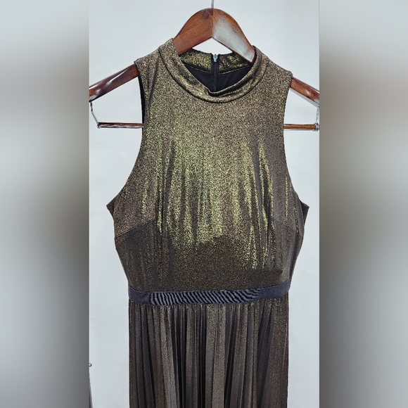 Donna Morgan Gold Sleeveless Pleated Gown Like New - Picture 2 of 6